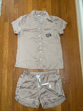 Women's Short-Sleeve Satin Pajama Set in Taupe with White Piping